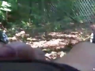 Strumpet stop - prsatá dospívající veronika v prdeli venkovní
