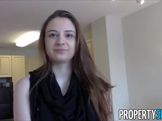 Propertysex - млад реален имот агент с голям естествен цици домашно секс видео клипс