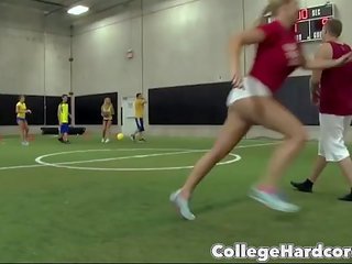 Hogeschool sport- dodgeball spelletje snel becomes hardcore orgie wauw cr12385